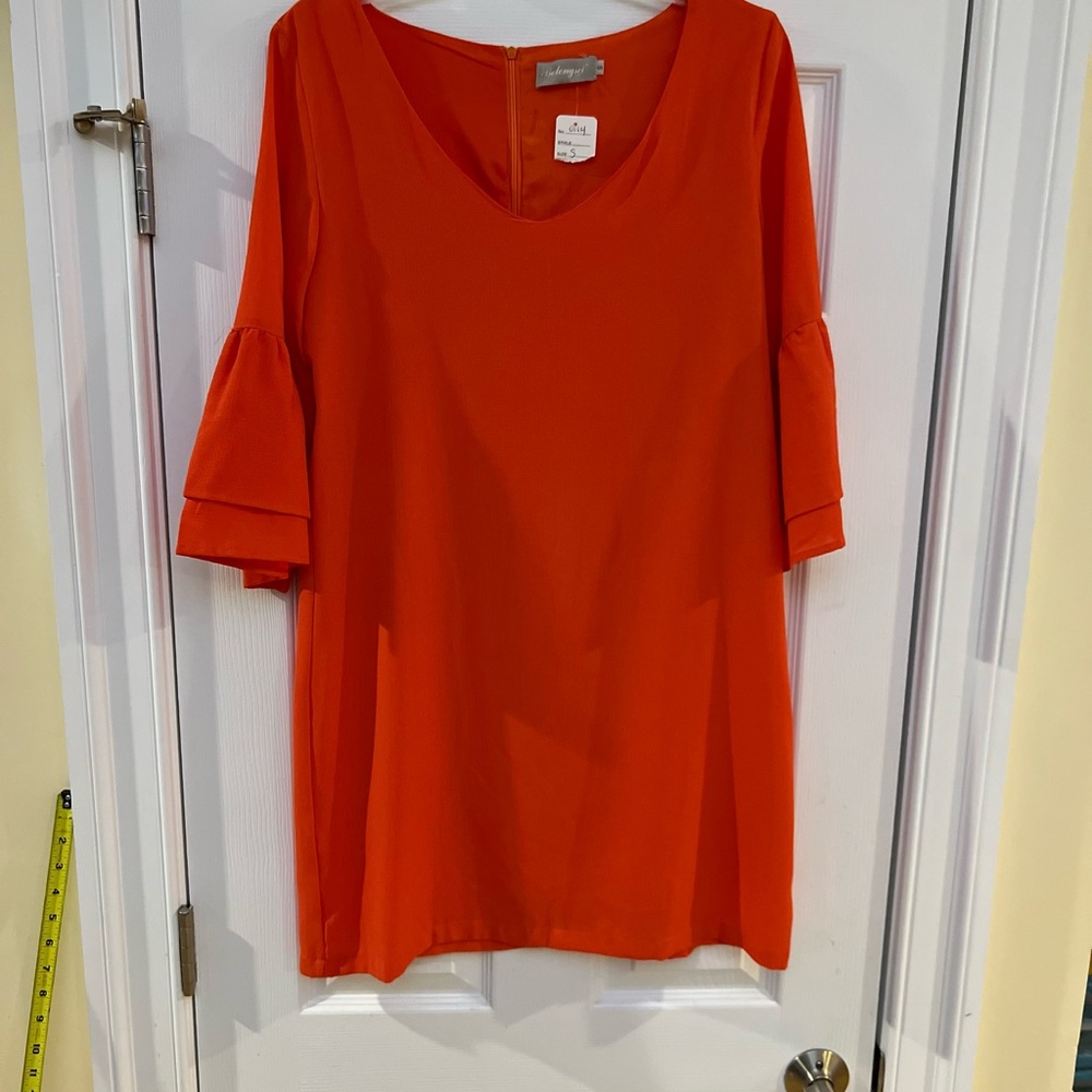 Ladies Size Small "Belongsci" Elegant Orange Blouse with Flared Sleeves GUC ❤️